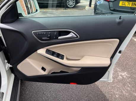 Mercedes-Benz GLA Class 2.0 GLA250 AMG Line PREMIUM PLUS SUV 5dr Petrol 7G-DCT 4MATIC Euro 6(211ps) 16