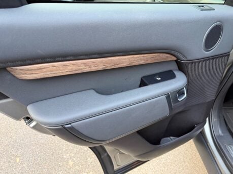 Land Rover Discovery 3.0 SD V6 HSE SUV 5dr Diesel Auto 4WD Euro 6 (s/s) (306 ps) 46