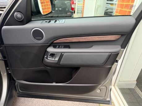 Land Rover Discovery 3.0 SD V6 HSE SUV 5dr Diesel Auto 4WD Euro 6 (s/s) (306 ps) 21