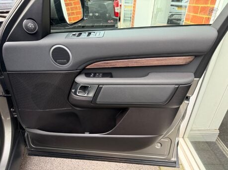 Land Rover Discovery 3.0 SD V6 HSE SUV 5dr Diesel Auto 4WD Euro 6 (s/s) (306 ps) 21