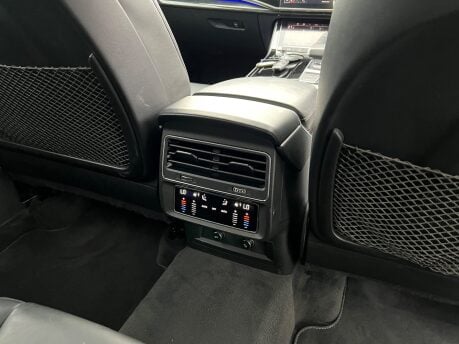 Audi SQ7 4.0 TFSI V8 Black Edition SUV 5dr Petrol Tiptronic quattro Euro 6 (507ps) 33