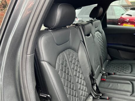 Audi SQ7 4.0 TFSI V8 Black Edition SUV 5dr Petrol Tiptronic quattro Euro 6 (507ps) 32
