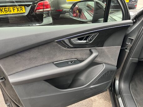 Audi SQ7 4.0 TFSI V8 Black Edition SUV 5dr Petrol Tiptronic quattro Euro 6 (507ps) 42