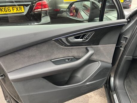 Audi SQ7 4.0 TFSI V8 Black Edition SUV 5dr Petrol Tiptronic quattro Euro 6 (507ps) 42