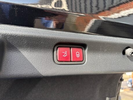 Mercedes-Benz EQE EQE 300 89kWh AMG Line (Premium Plus) Saloon 4dr Electric Auto (245 ps) 19