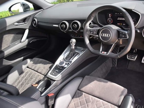 Audi TT TFSI S LINE BLACK EDITION 22