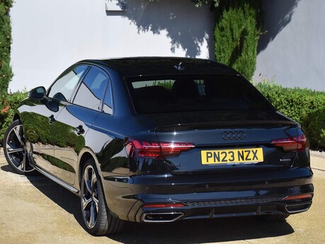 Audi A4 TDI QUATTRO S LINE BLACK EDITION MHEV 9