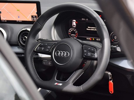 Audi Q2 TFSI BLACK EDITION 15