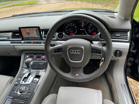 Audi S8 S8 FSI QUATTRO V10 9