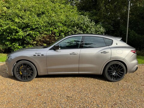 Maserati Levante DYNAMIC SE 8