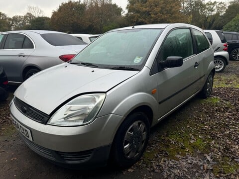 Ford Fiesta LX 16V 6