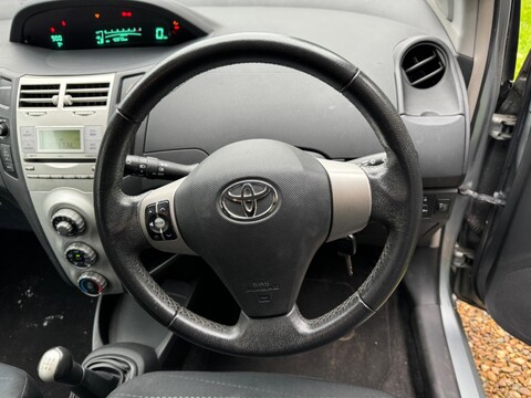 Toyota Yaris TR D-4D 7