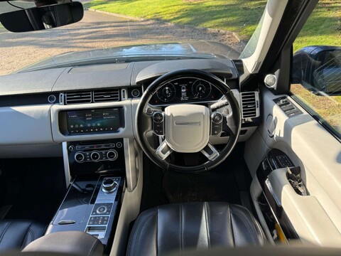 Land Rover Range Rover 3.0 TD V6 Vogue SE Auto 4WD Euro 6 (s/s) 5dr 12