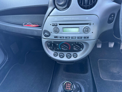 Ford Ka 1.3 Ka Zetec Climate 3dr 10