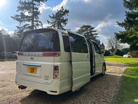 Nissan Elgrand campervan 7