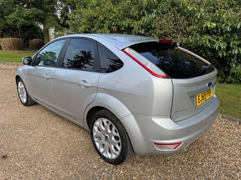 Ford Focus 1.6 Focus Zetec 100 5dr 2