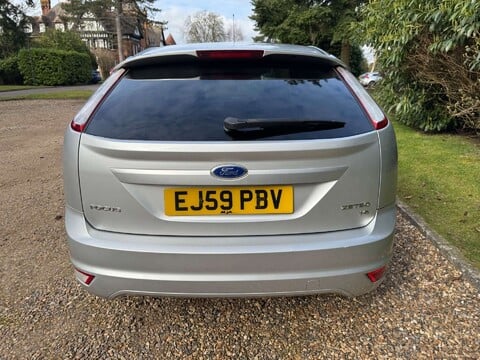 Ford Focus 1.6 Focus Zetec 100 5dr 3