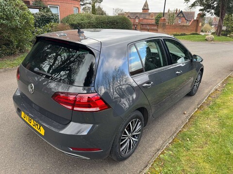 Volkswagen Golf 1.4 Golf SE Nav TSi BlueMotion Technology Semi-Auto 5dr 4