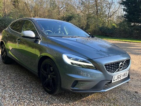 Volvo V40 2.0 V40 R-Design Pro T2 Auto 5dr 3