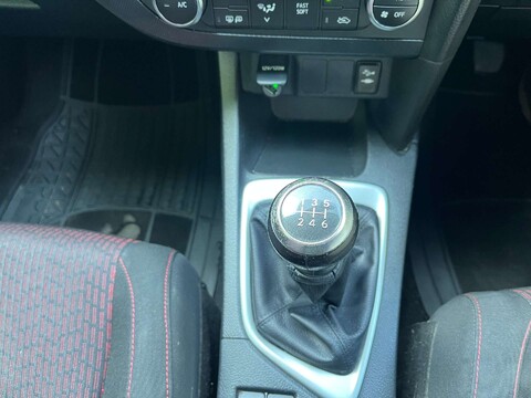 Toyota Auris 1.6 Auris Sport Valvematic 5dr 11
