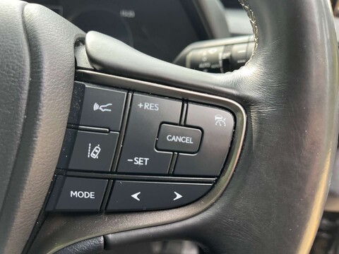 Lexus Ux 2.0 UX 250h 4x2 CVT 5dr 16