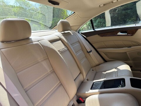 Mercedes-Benz CLS 5.5 CLS63 AMG Auto 4dr 9