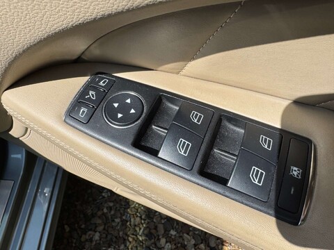 Mercedes-Benz CLS 5.5 CLS63 AMG Auto 4dr 20