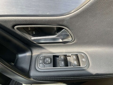 Mercedes-Benz A Class 2.0 AMG A 35 4Matic Premium Auto 4WD 5dr 15