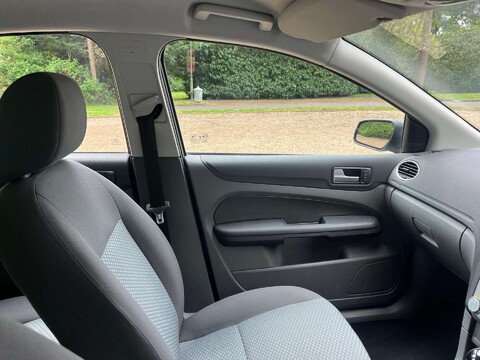 Ford Focus 1.6 Focus LX Auto 5dr 10