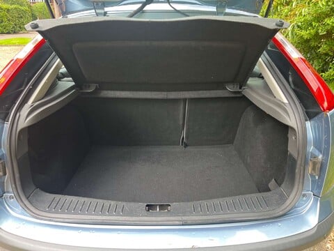 Ford Focus 1.6 Focus LX Auto 5dr 8