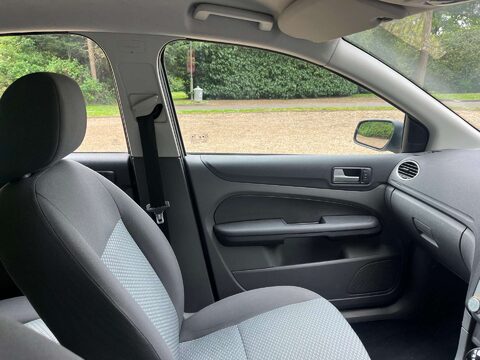 Ford Focus 1.6 Focus LX Auto 5dr 10
