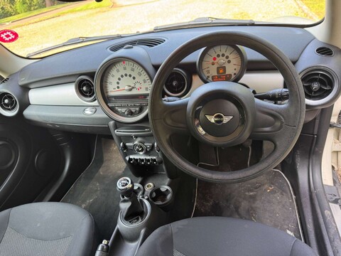 Mini Hatch 1.6 First 3dr 10