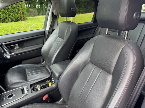 Land Rover Discovery Sport 2.0 Discovery Sport Black HSE TD4 Auto 4WD 5dr 8