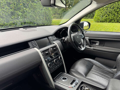 Land Rover Discovery Sport 2.0 Discovery Sport Black HSE TD4 Auto 4WD 5dr 9