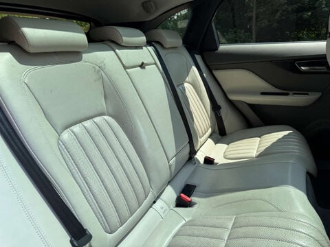 Jaguar F-Pace 2.0 F-PACE Portfolio AWD D Auto 4WD 5dr 8