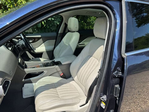 Jaguar F-Pace 2.0 F-PACE Portfolio AWD D Auto 4WD 5dr 13