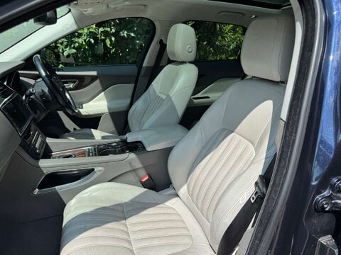 Jaguar F-Pace 2.0 F-PACE Portfolio AWD D Auto 4WD 5dr 14