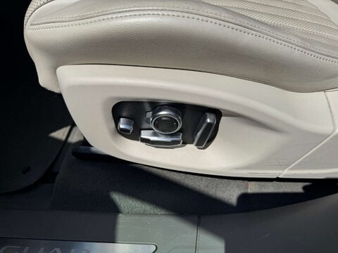 Jaguar F-Pace 2.0 F-PACE Portfolio AWD D Auto 4WD 5dr 15