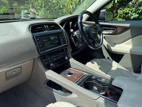 Jaguar F-Pace 2.0 F-PACE Portfolio AWD D Auto 4WD 5dr 17