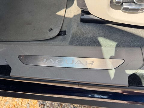 Jaguar F-Pace 2.0 F-PACE Portfolio AWD D Auto 4WD 5dr 18