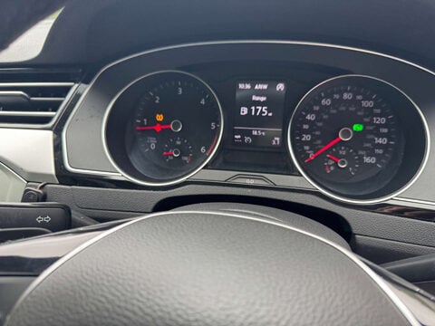Volkswagen Passat 1.6 Passat SE Business TDI BlueMotion Technology Semi-Auto 4dr 11