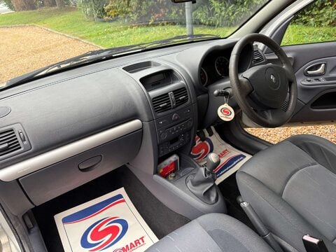 Renault Clio 1.6 Clio Dynamique 16v 3dr 11