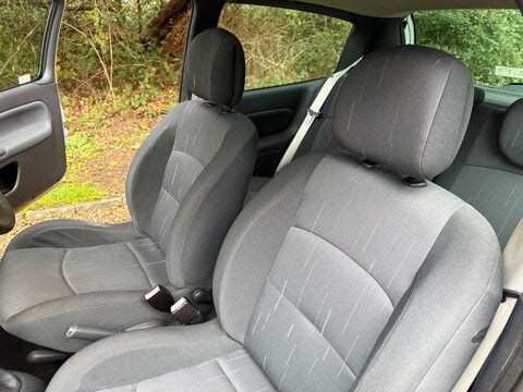 Renault Clio 1.6 Clio Dynamique 16v 3dr 14