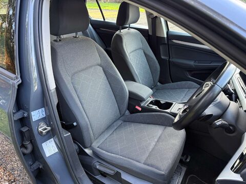 Volkswagen Golf 1.5 Golf Life eTSI Semi-Auto 5dr 9