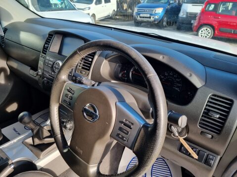 Nissan Navara DCI TEKNA 4X4 SHR DCB 9