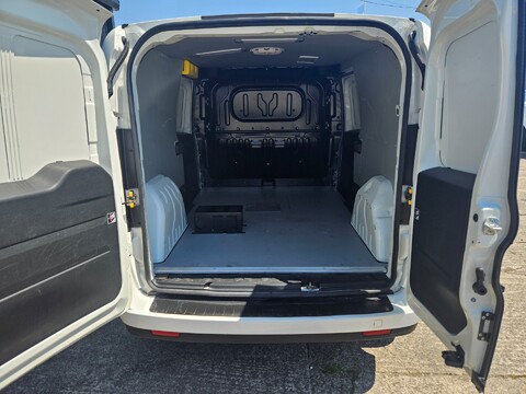 Vauxhall Combo 2300 L2H1 CDTI S/S SPORTIVE 8