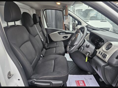 Nissan NV300 DCI TEKNA L2H2 P/V 7
