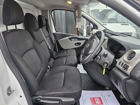 Nissan NV300 DCI TEKNA L2H2 P/V 7