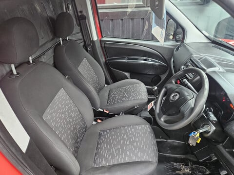 Vauxhall Combo L2H1 2300 CDTI ECOFLEX S/S 9