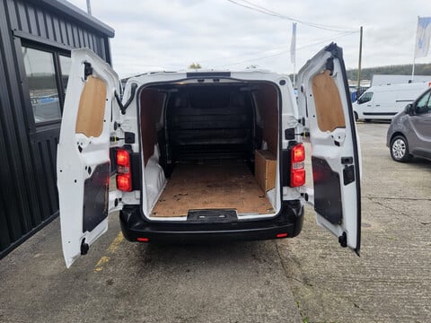 Vauxhall Vivaro L2H1 2900 DYNAMIC S/S 9